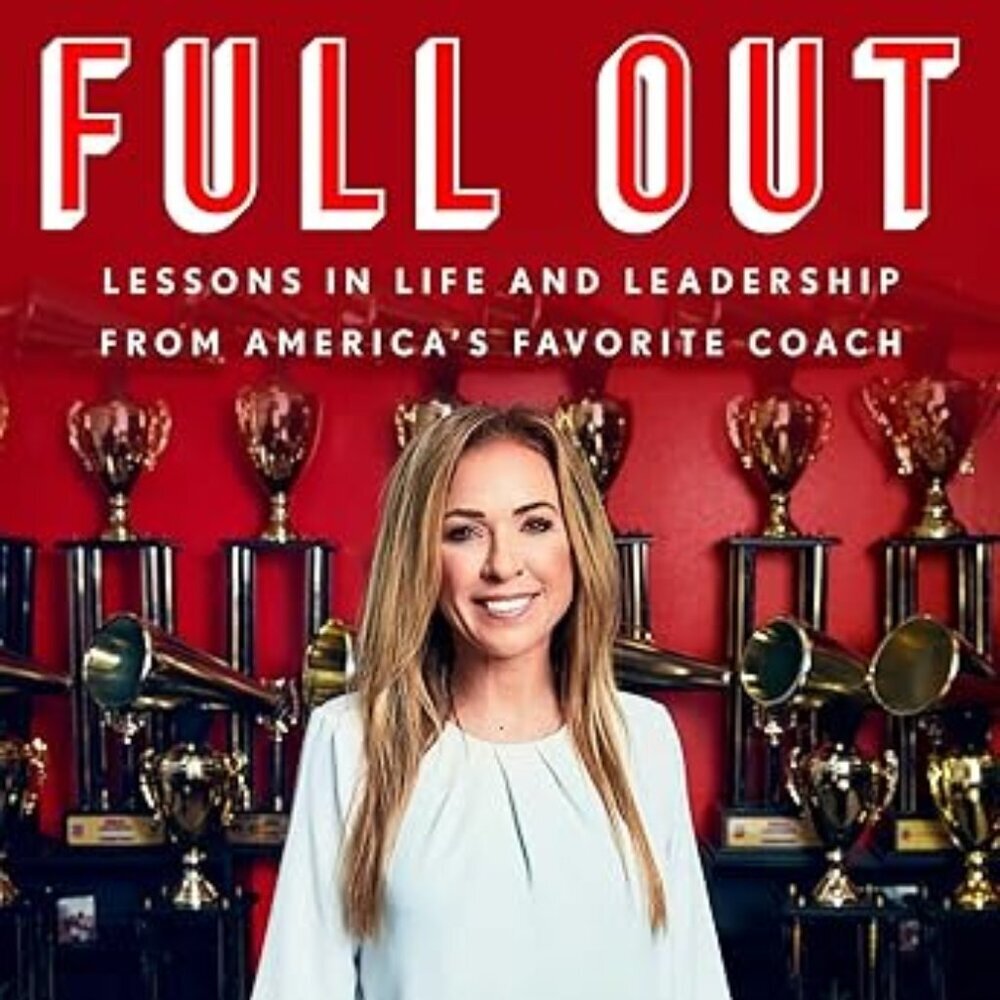 Full Out: Lessons in Leadership by Monica Aldama - EUC📖